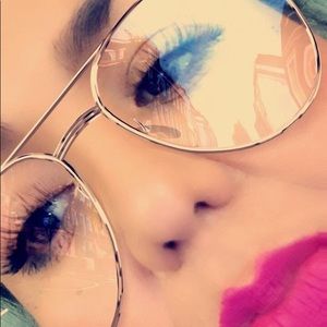 Meet your Posher, Isidora